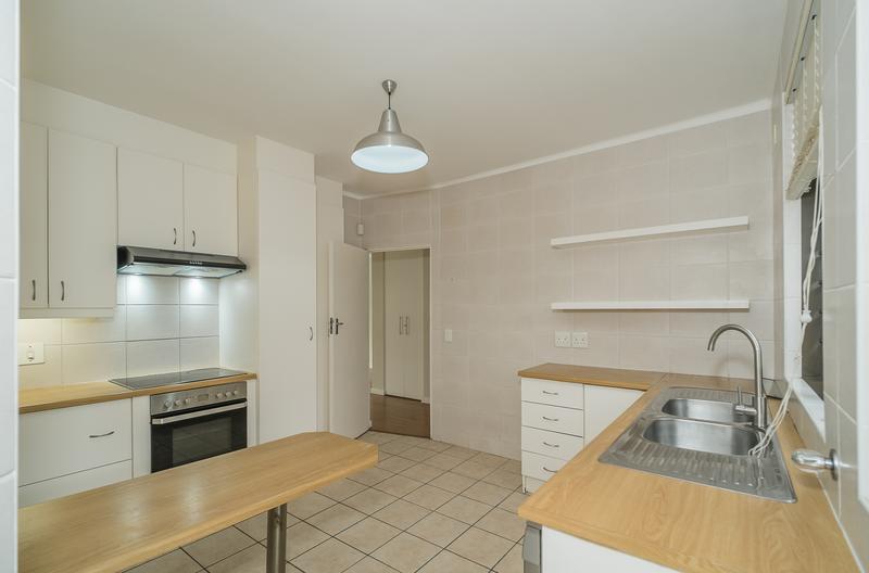 To Let 3 Bedroom Property for Rent in Meadowridge Western Cape